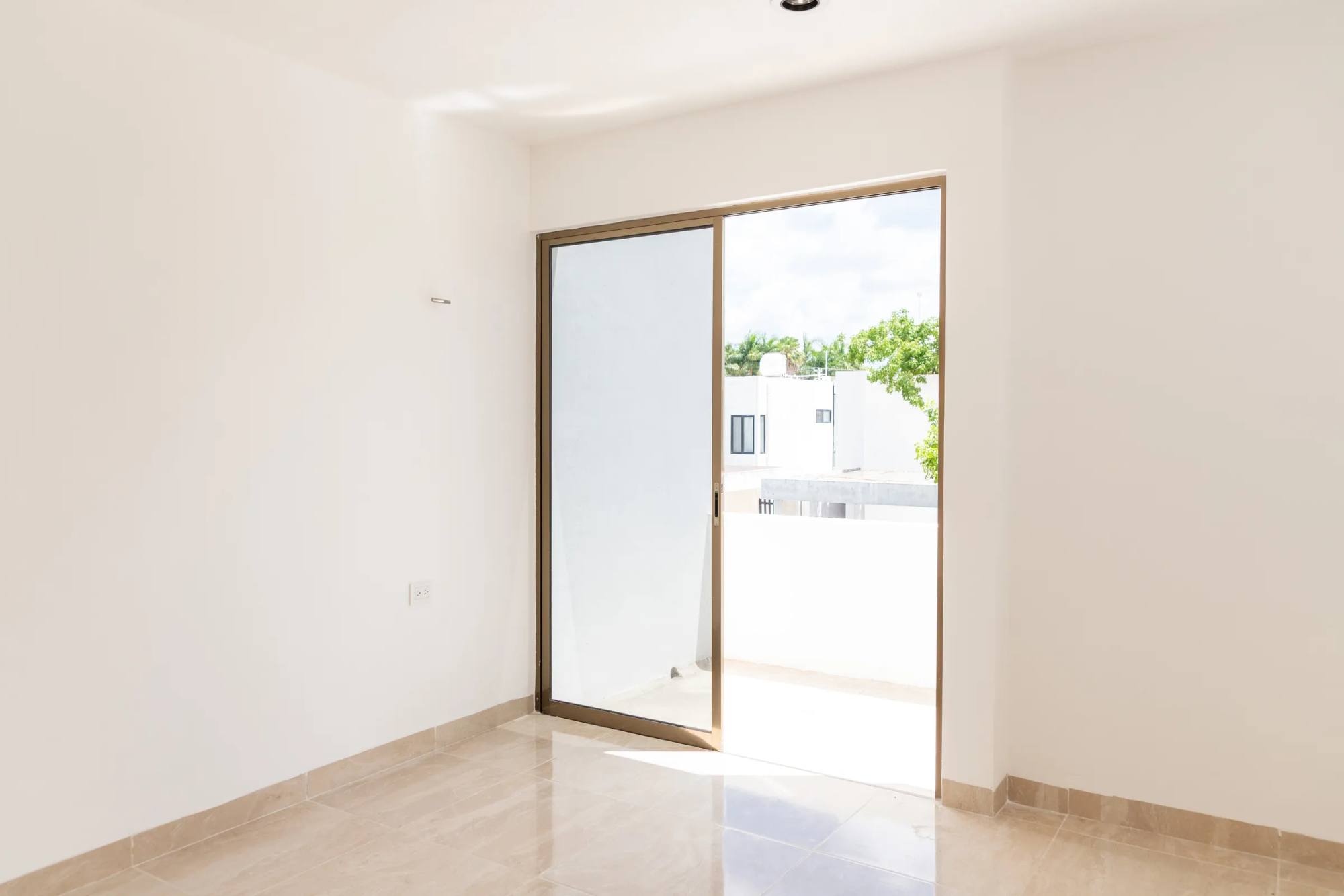 Foto 15 de 22: Casa nueva en Privada Avenida Conkal · Entrega inmediata